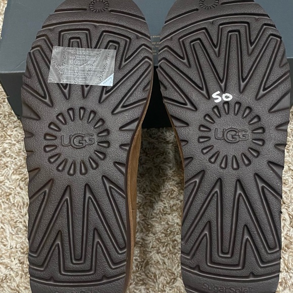 UGG CLASSIC MINI TOGGLER ANKLE WOMEN'S BOOTS New no box never worn - Picture 6 of 7